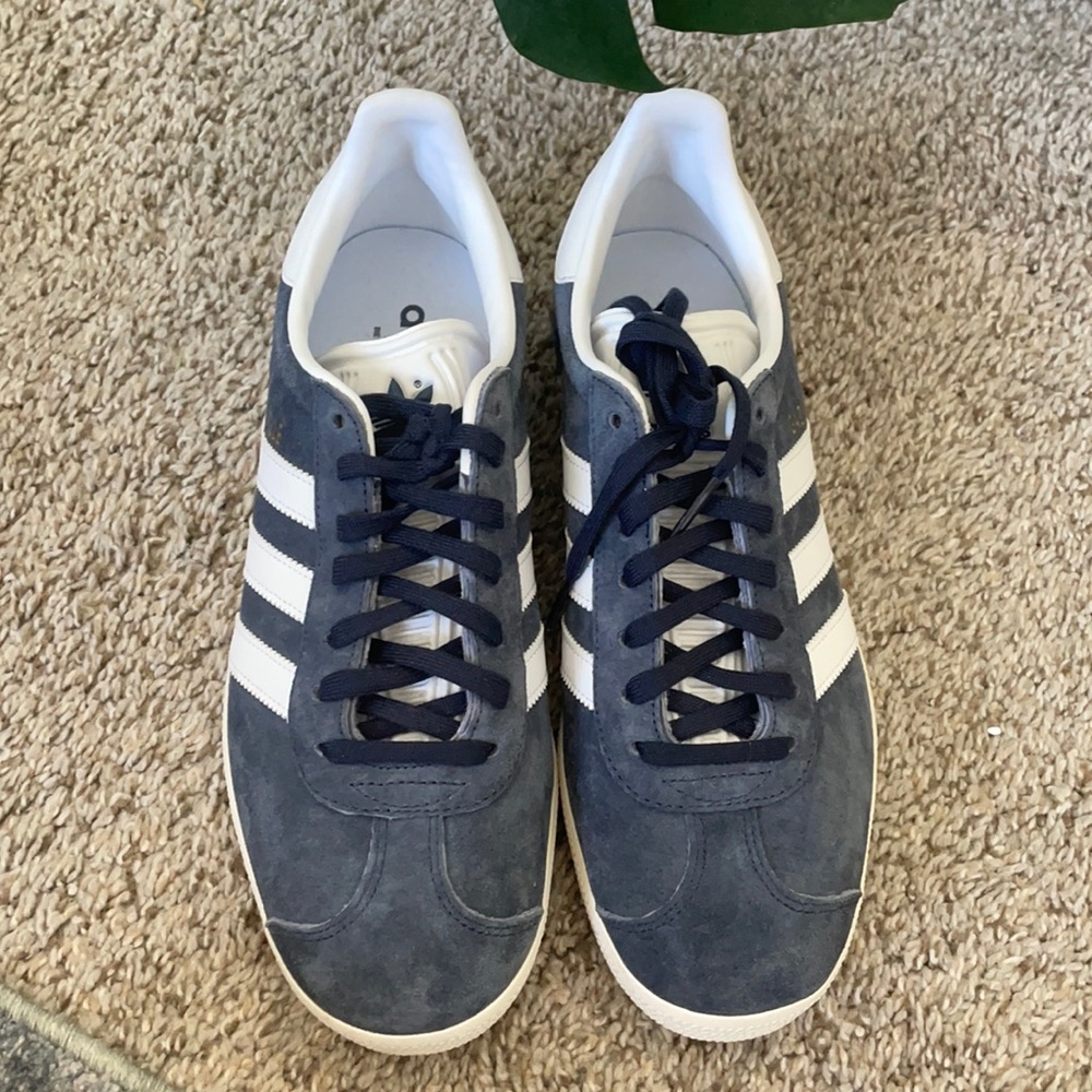 Never worn Navy ADIDAS Gazelle